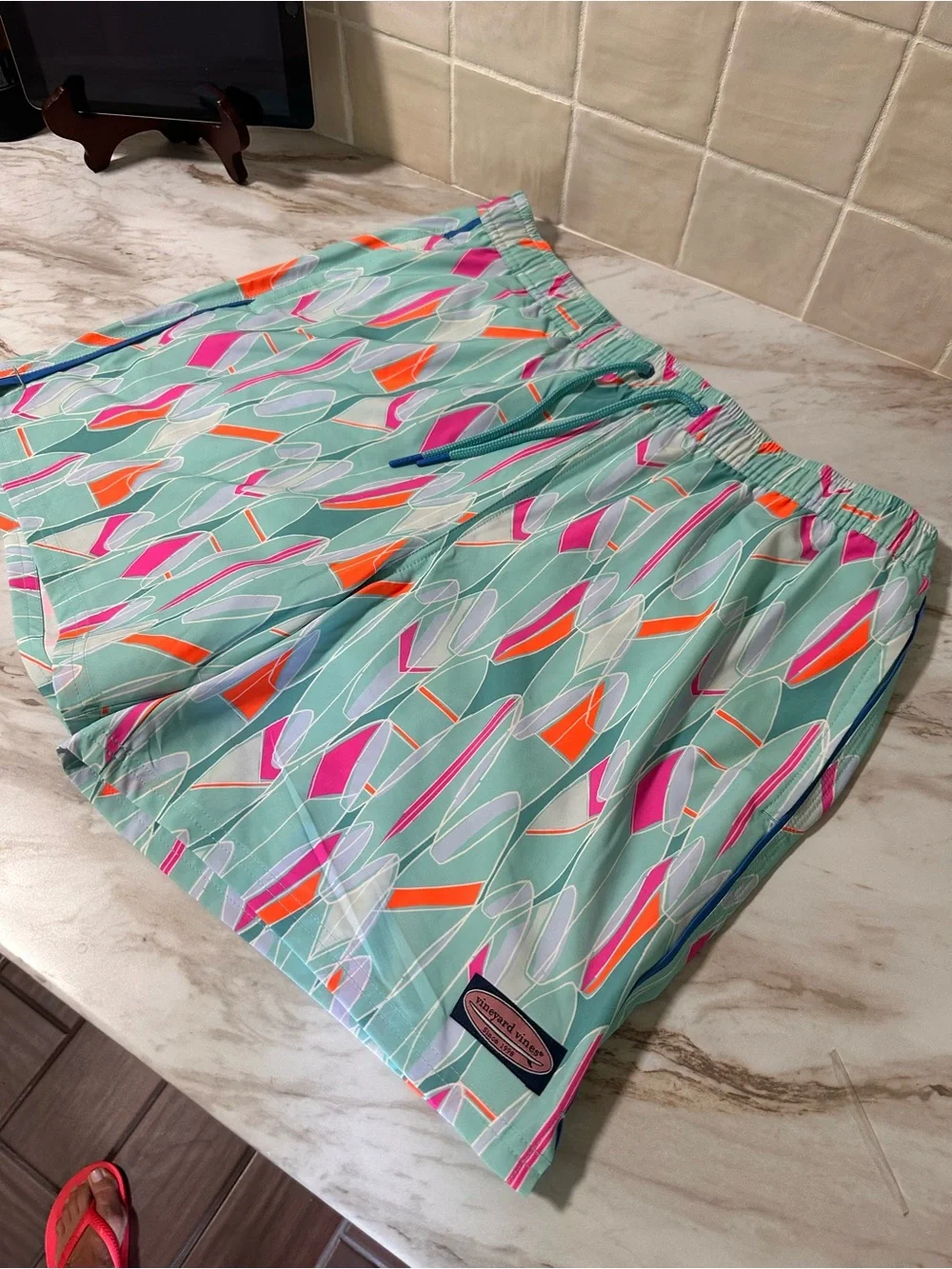 Vineyard Vines. Size L 7” Printed Chappy Swimwear Surfboards Aquasky